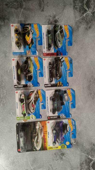 hot Wheels MainLine, Audi Mercedes Mazda Nissan Ferrari Ford Camaro