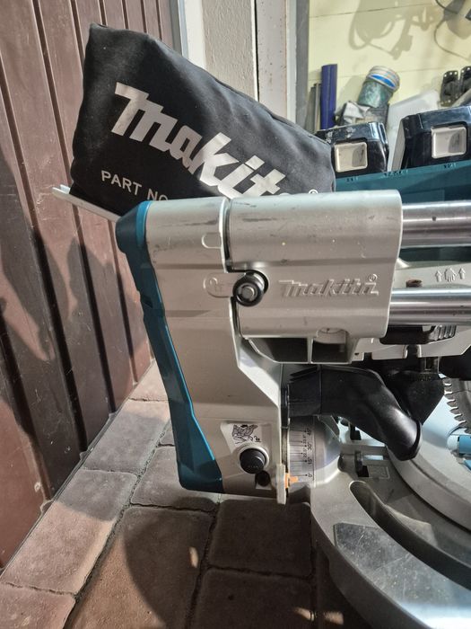 Makita DLS111 Piła ukośnica pilarka