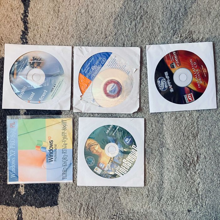 Komputer Intel/Pentium4 + monitor Fujitsu Siemens + klawiatura | retro