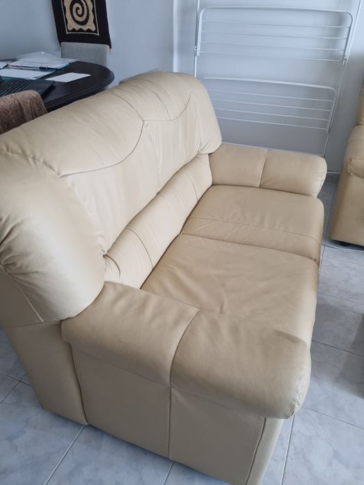 2 sofas couro - vendo separado também
