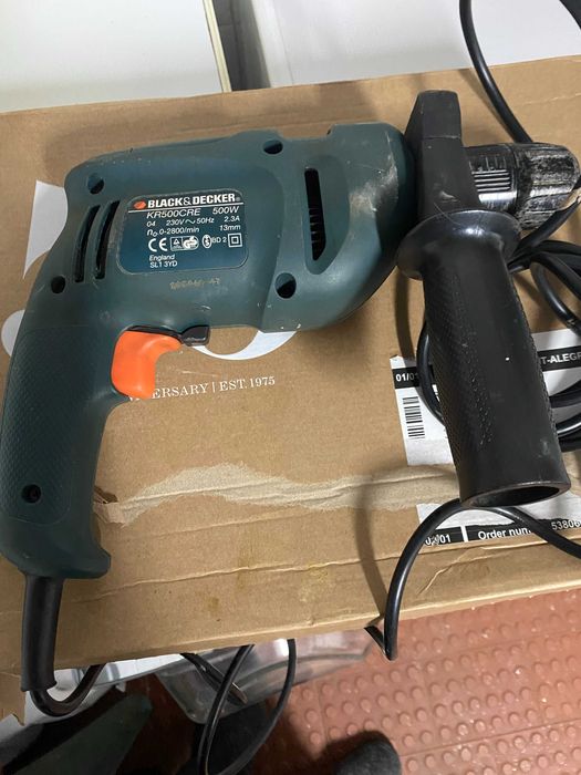 Berbequim Black Decker e respetivo suporte