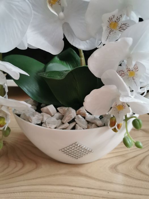 Sztuczny storczyk w doniczce