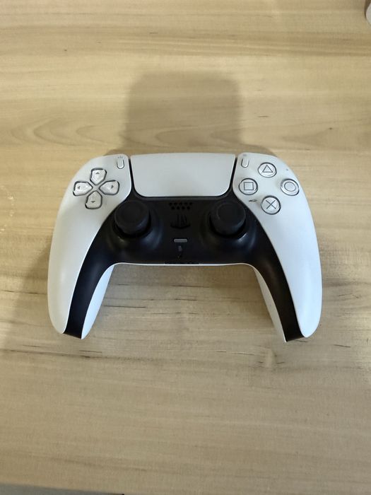 Comando PS5 muito conservado a funcionar perfeitamente