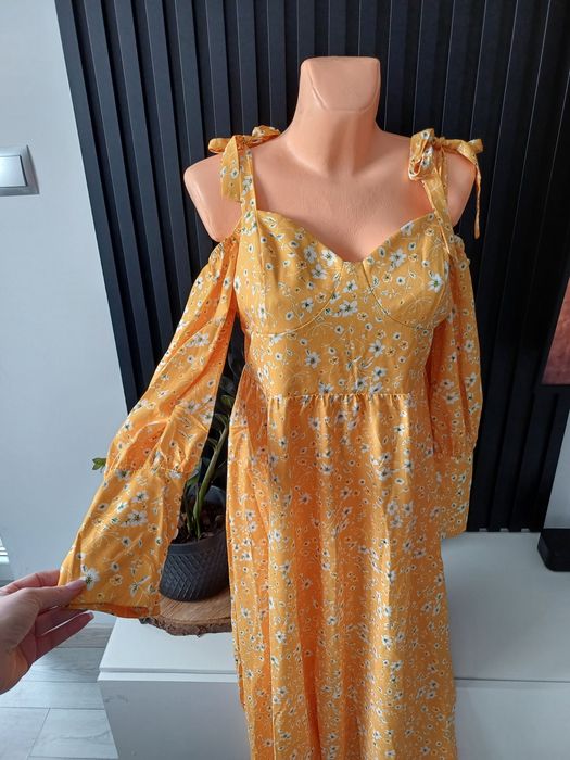 Piękna sukienka midi w kwiatki XL