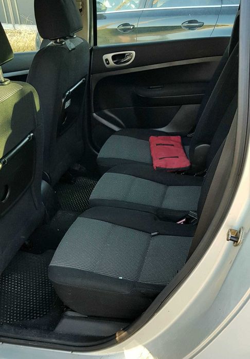 Peugeot 307 SW – 5 lugares (averbada a 7)