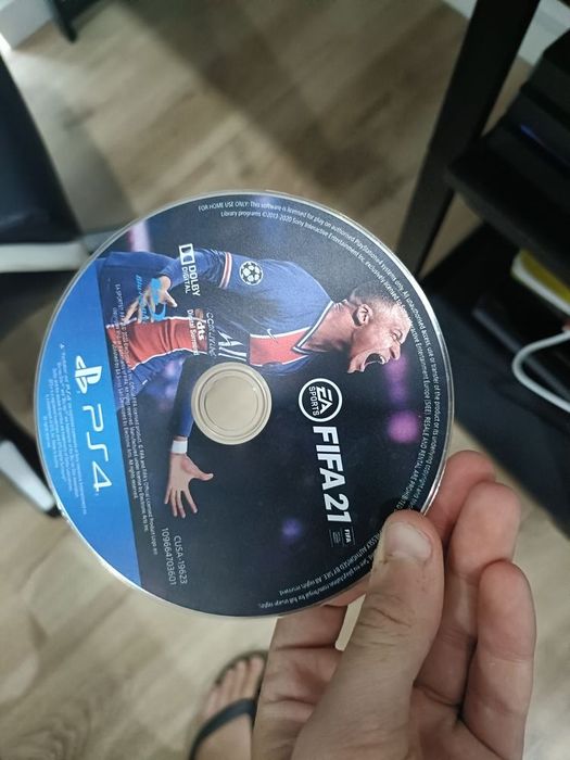 PS4 pro 1tb, FIFA 21 e 26 e GTA 5 premium edition