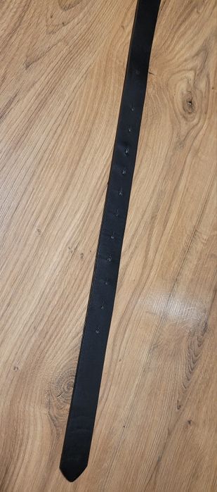 Czarny pasek do spodni z ozdobną klamrą Tally Weijl