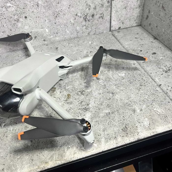 Dron DJI Mini 3 + Kontroler RC-N1 | Stan BDB | Etui Sunnylife | 100% Sprawny
