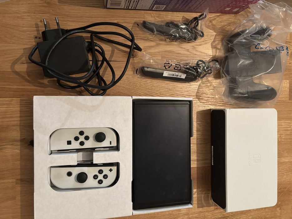 Nintendo Switch Oled MarioKart Deluxe 8 + Fifa25+Minecraft