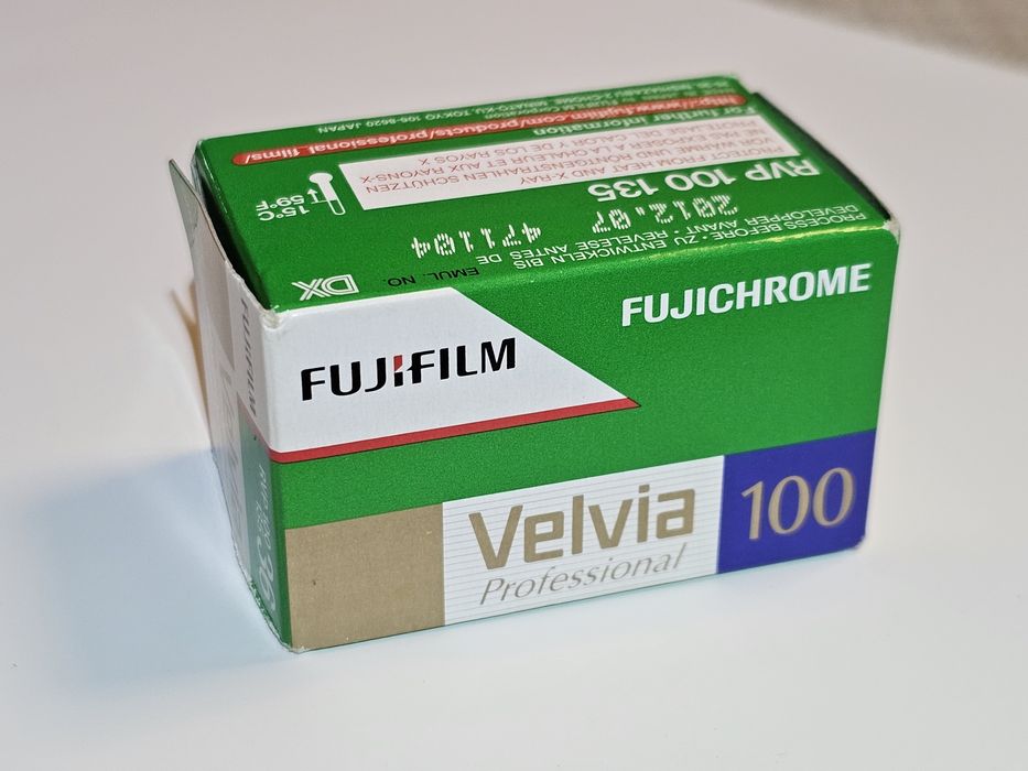 Фотопленка слайдовая Fujifilm FUJICHROME Velvia100 Professional 135/36