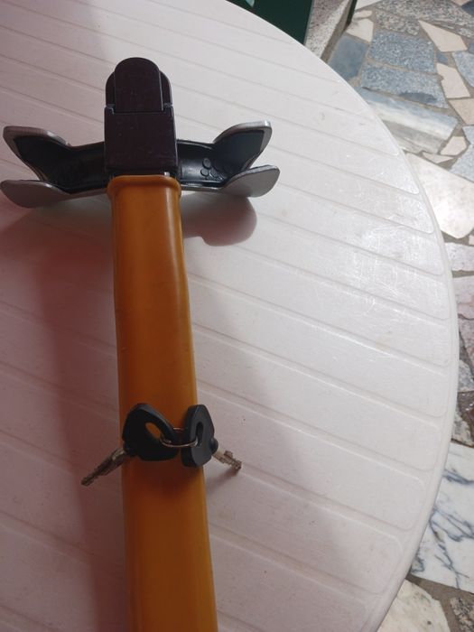 Tranca para trancar volante de carro,caravana,camião,com duas chaves