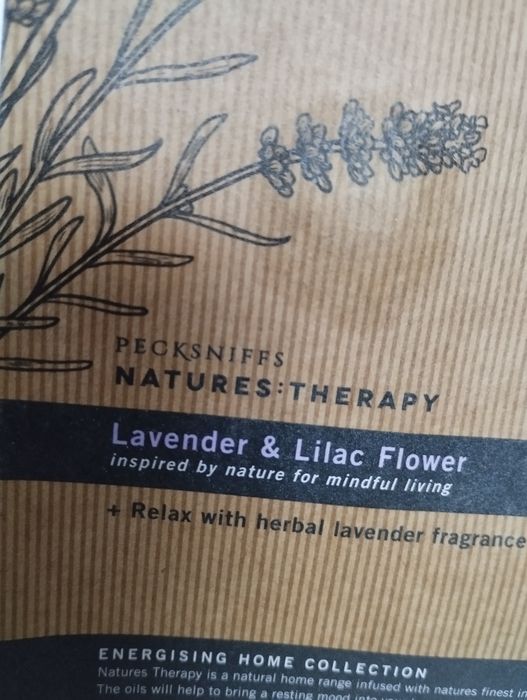 Набір Ароматизований спрей та свічка із колекції Pecksniffs Natures. А