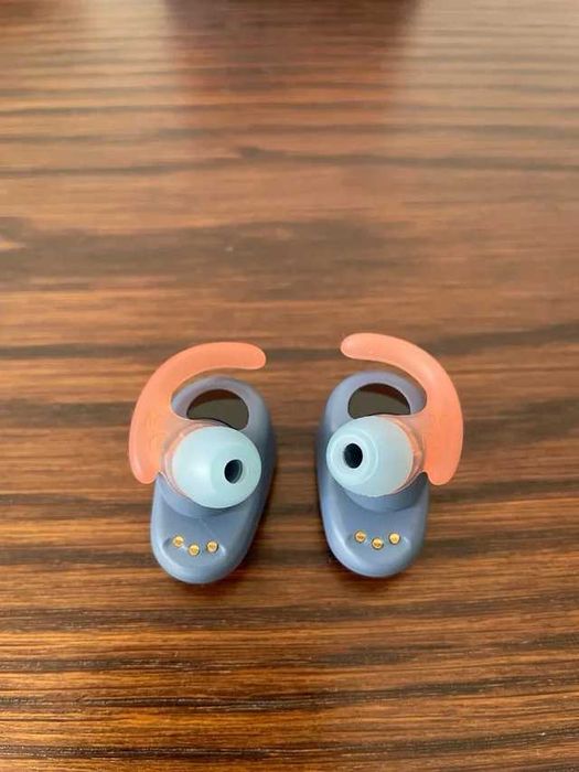 Sony WH-SP800N earbuds