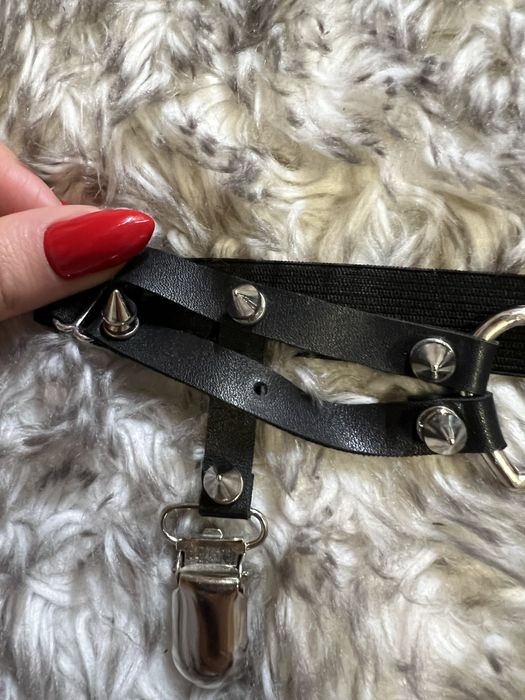 Pas do pończoch gotycki