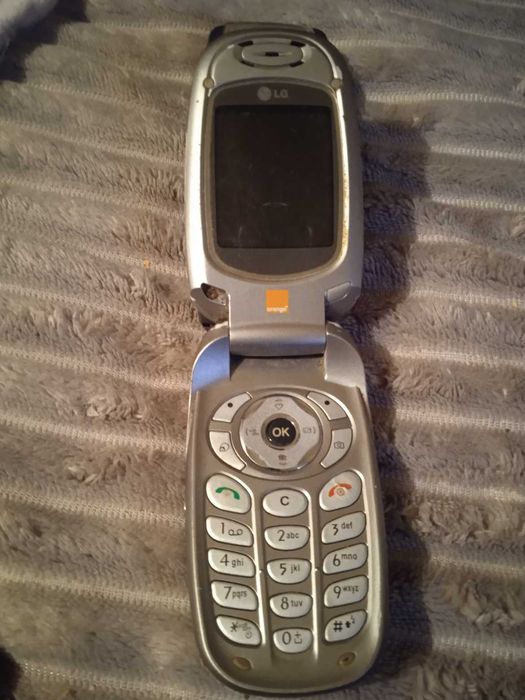 Stare telefony sprzedam