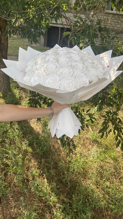 Букет роз с атласной ленты