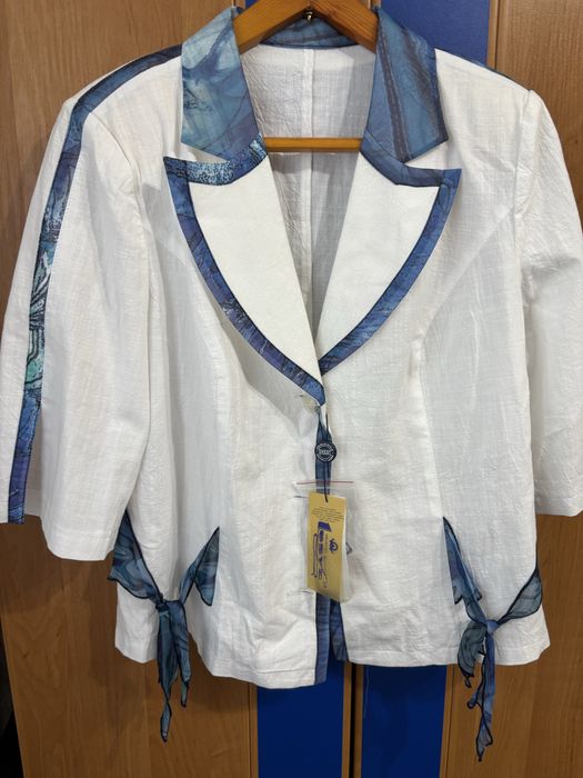 Жіночий костюм фабрики « Леся»