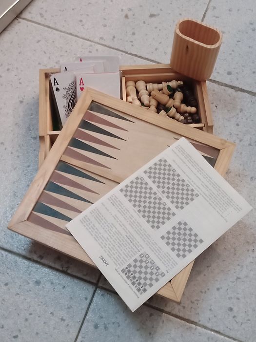 Tabuleiro de jogos 6 em 1 - Xadrez-Damas-Gamão-Mikado-Poker-Dominó