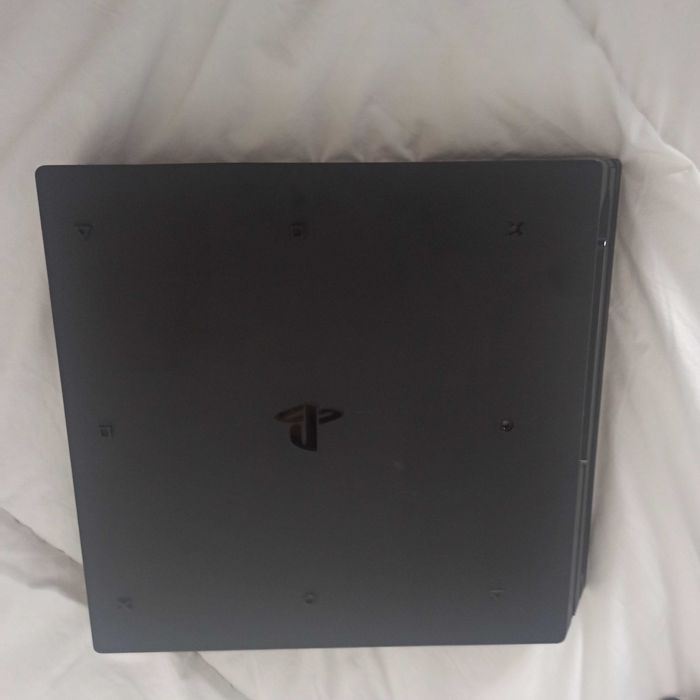 PS4 pro preta como nova , pronta para reinstalação