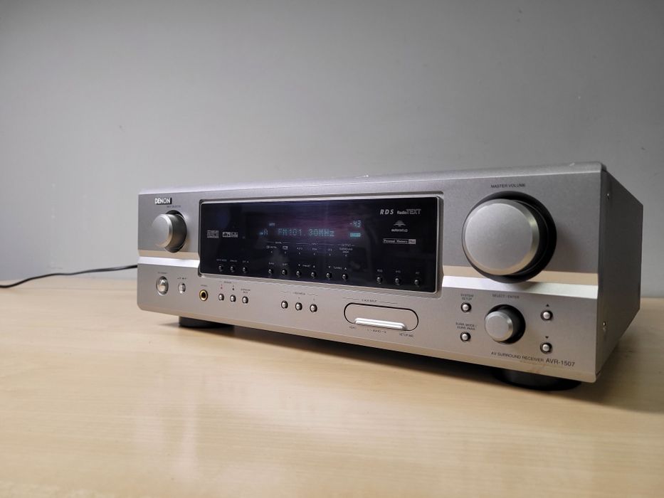 Denon AVR-1507, mocny amplituner AV, wersja srebrna