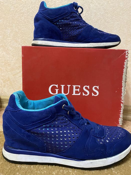 Кроссовки женские GUESS
