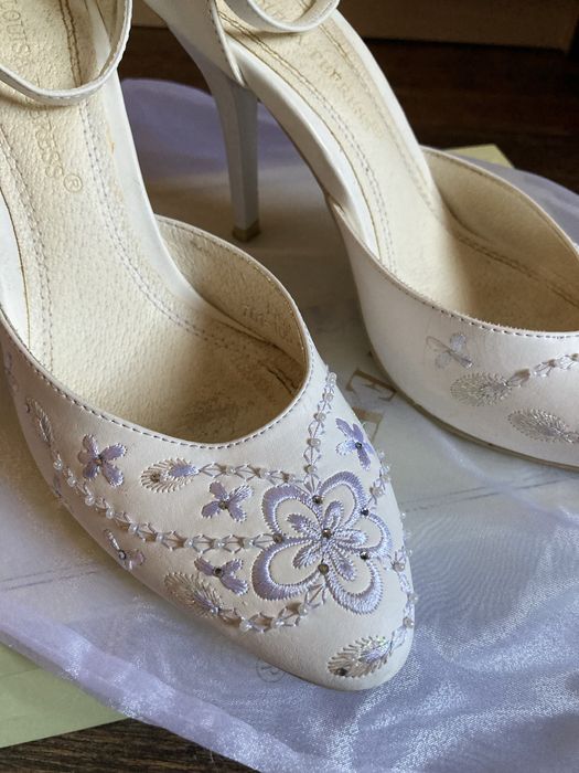 Весільне взуття б/в
