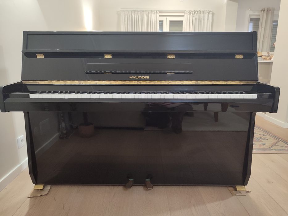 Piano Hyundai U810 - Como Novo - Oportunidade