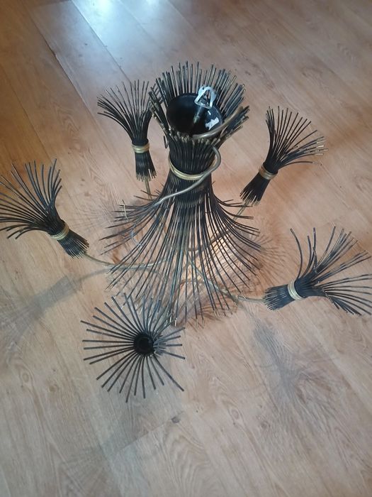 Люстра кована продаю бу