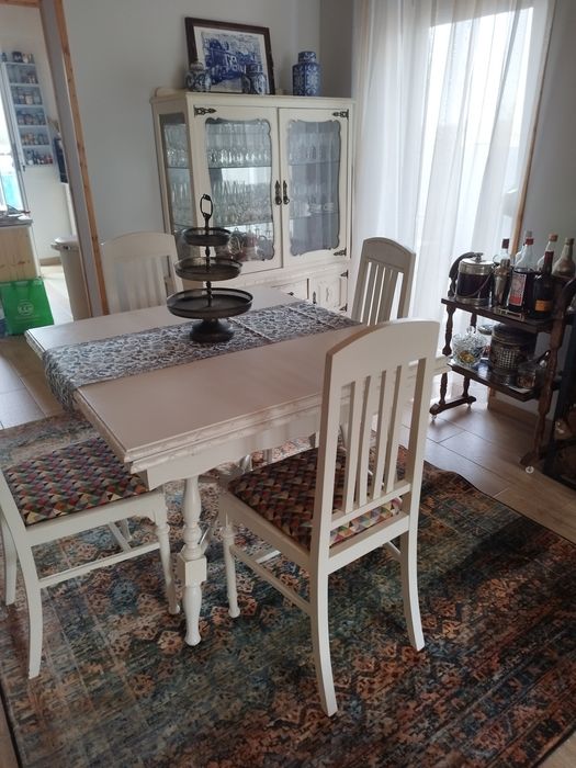 Mesa de jantar com 6 cadeiras dos anos 40,