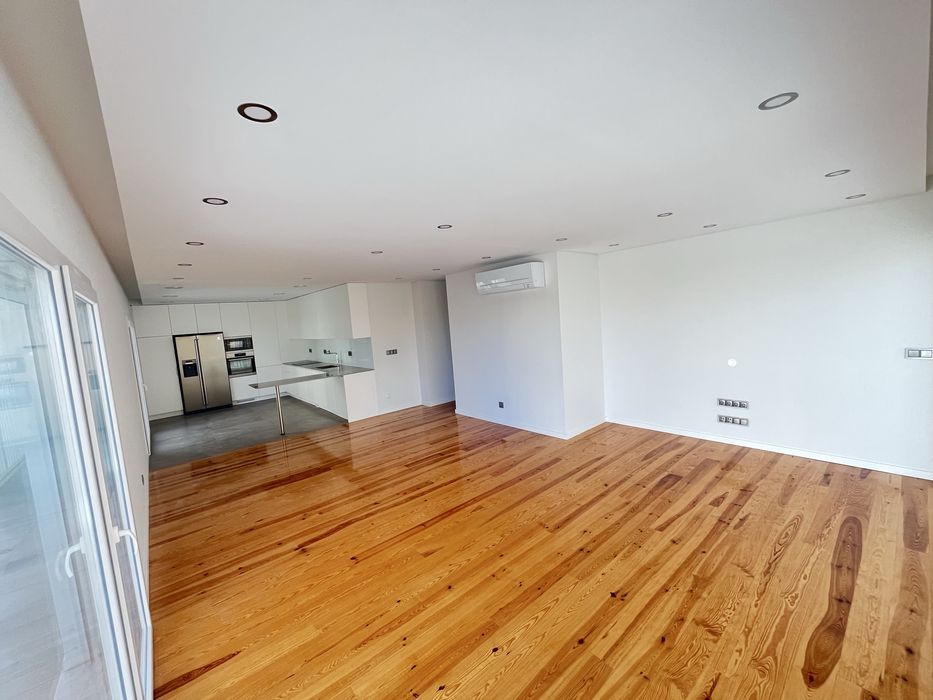 Apartamento de Luxo T4-Arrendo