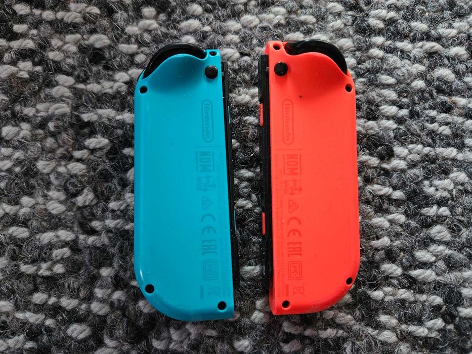 Nintendo Switch Joycon czerwony i niebieski sprawne