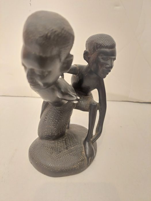 Escultura antiga africana em madeira