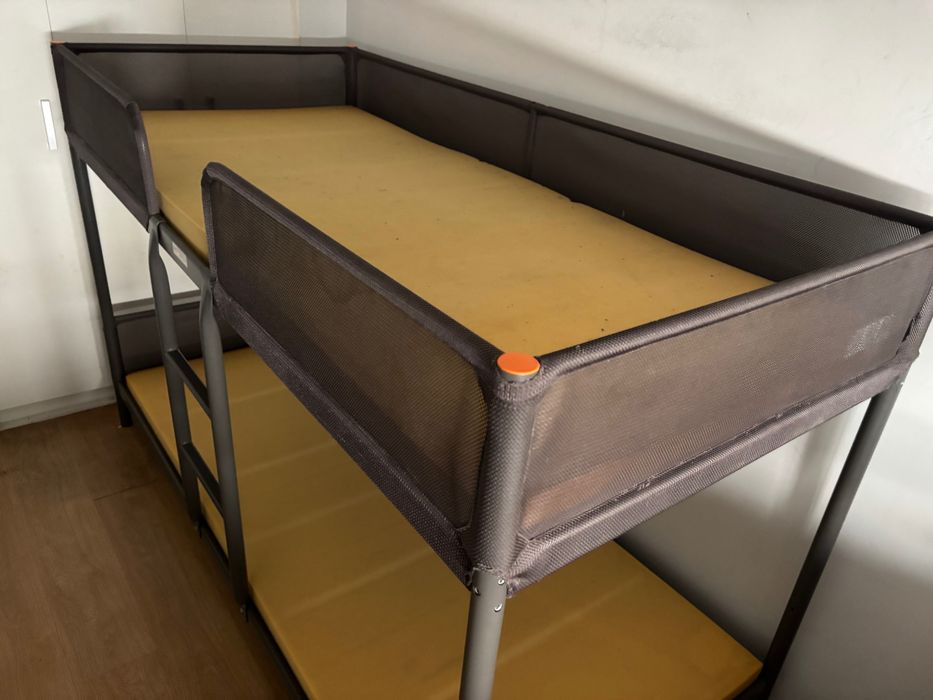 Beliche de ferro do IKEA