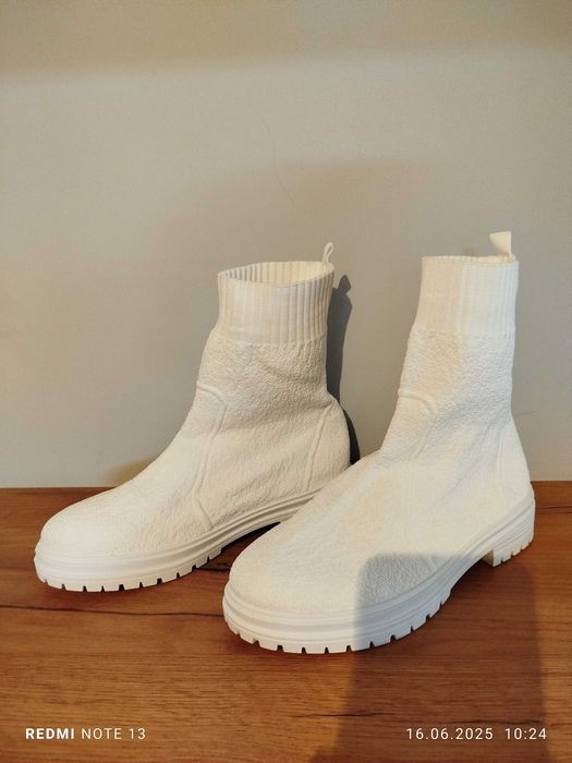 Sprzedam białe botki
