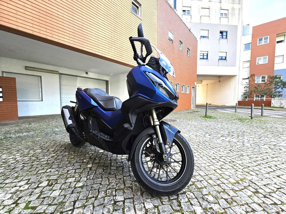Honda ADV 350 de 2024 com apenas 10.600 kms e com garantia da marca