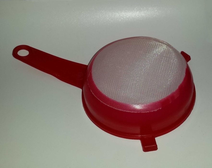 Посуда Кухонное пластиковое мелкое ситечко сито с ручкой ушками сетка