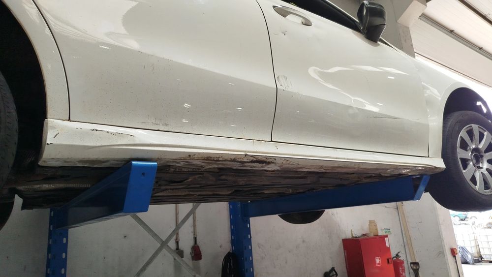 Embaladeira direita MERCEDES-BENZ CLA Coupé (C118)