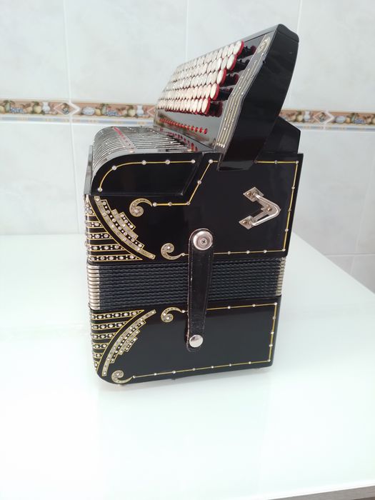 Acordeon/Acordeão    Maugein Freres  3+3 nos bxs