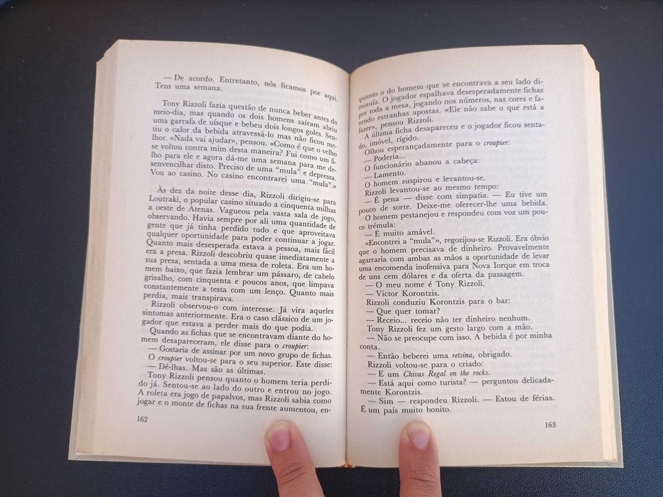 Livro "Memórias da Meia-Noite", de Sidney Sheldon