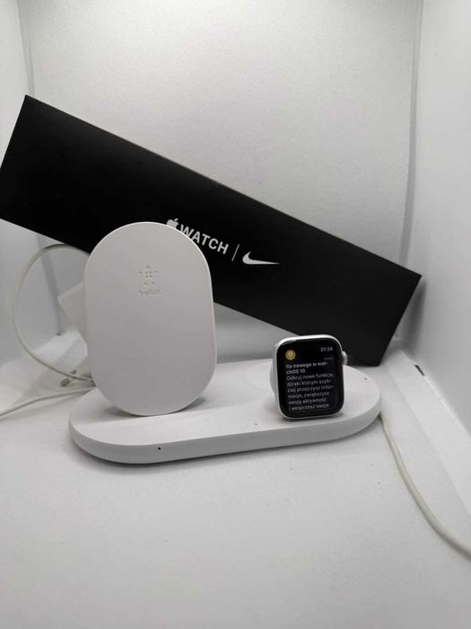 Apple Watch SE Nike 44 + Ładowarka 3 w 1 Bateria 96%