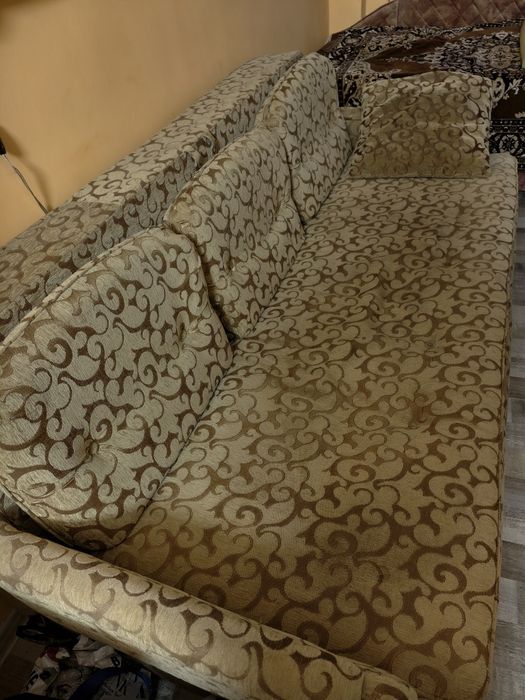 Продам 2 дівани у гарному стані.