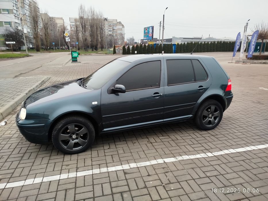 Кто ищет хлам по 3500 просьба не звонить мне вообще. Это не та машина чтобы продать даже 4500
Продам голф, хорошая комплектация, лук, автомат КПП, климат, подогрев сидений, парктроник, навигатор,  хорошая зимняя резина, нет рижиков , 
Машина 2003 года, Выглядит достойно, как новая, 
Полноценный запасной колеса