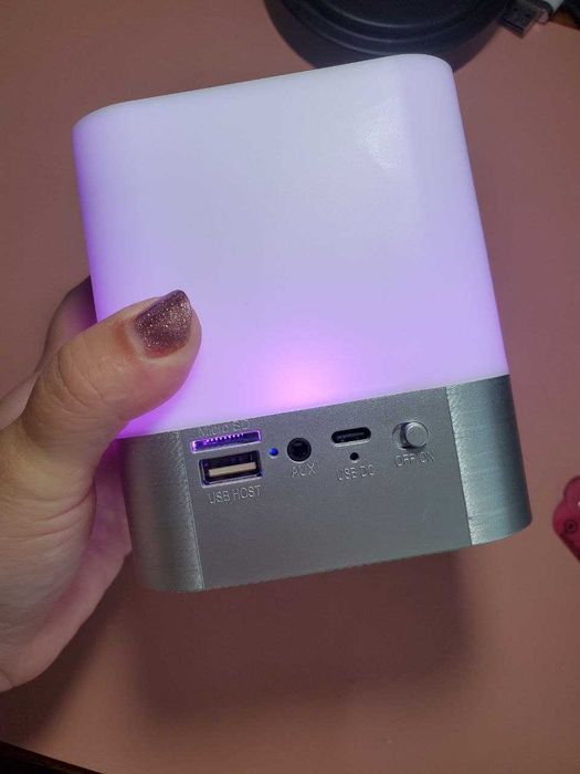 Нічник-світильник Портативна Bluetooth-колонка біла,  світильник rgb, годинник, будильник