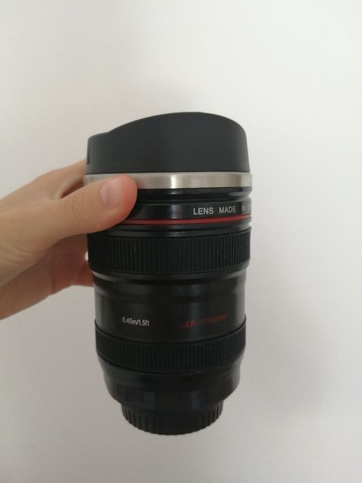 Copo em formato objetiva