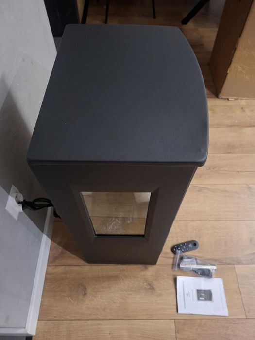 Kominek elektryczny z funkcją grzewcza 2000W czarny Kesser