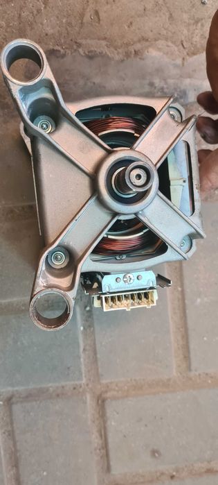 Indesit wisn 82 16002657602, 21501022905, 21021361300