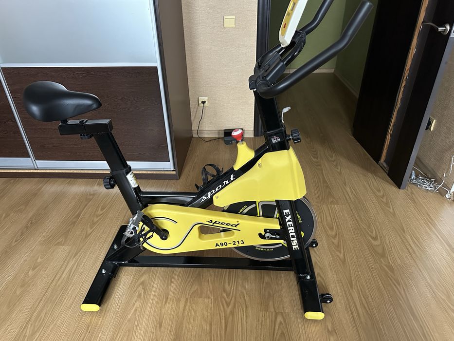 Велотренажер для дому з колесом попереду