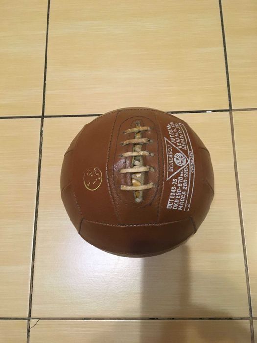 Волейбольний шкіряний  м'яч