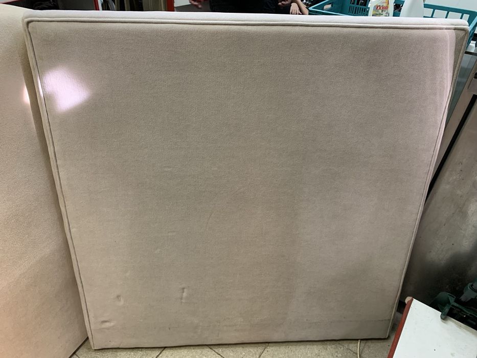 Cabeceira de cama com 110cmx110cm , forrado a cinzento