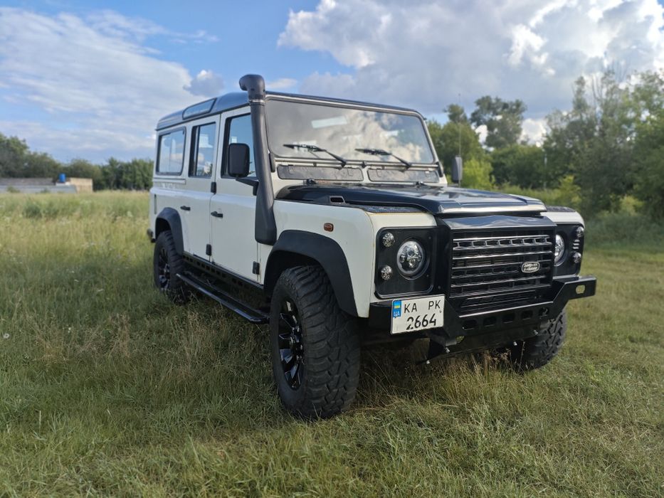 Land rover defender td5 2005 рік 9 місць